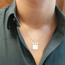 ID-bricka silver med gravyr, kedja ingår