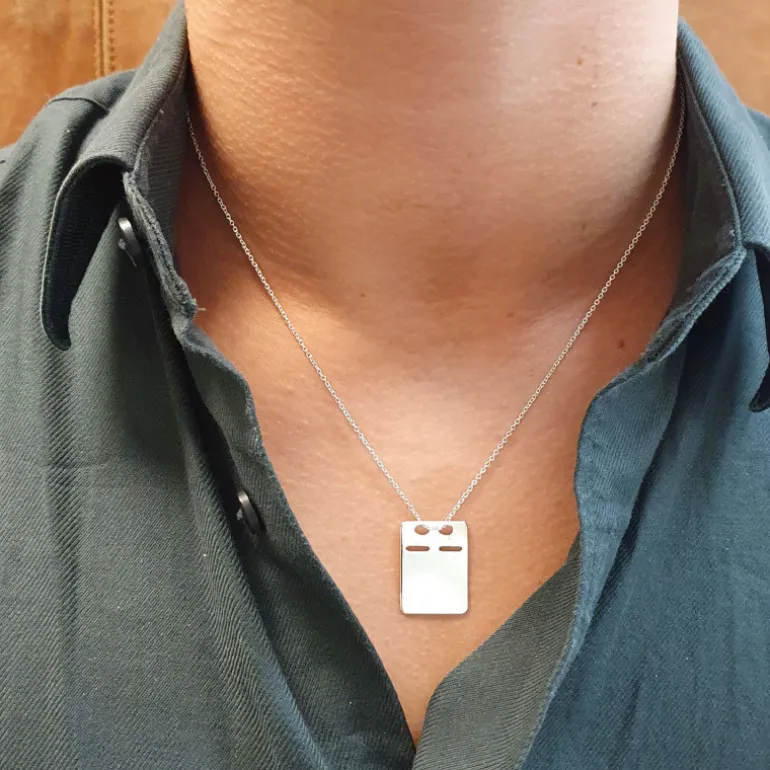 ID-bricka silver med gravyr, kedja ingår