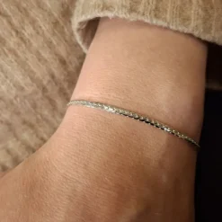 Pressad manglad pansar silverarmband 18,5 cm