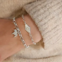 Silverarmband med dräktkläppe